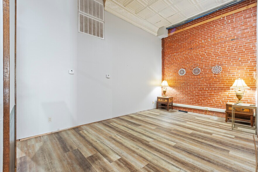 More Photos Of 210 E Grand Ave, Ponca City Office For Sale