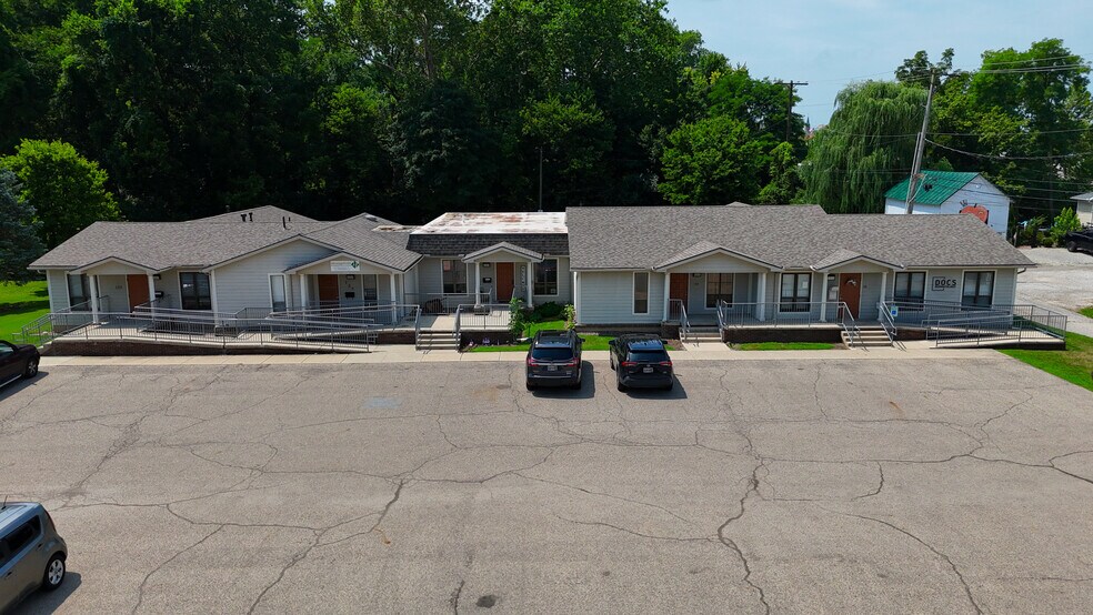 More Photos Of 131 Lewis Ave, Circleville Office For Sale