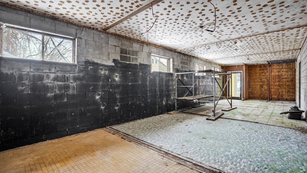 More Photos Of 2750 Banksville Rd, Pittsburgh Warehouse For Sale