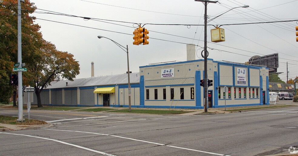 More Photos Of 1901 W Saginaw St, Lansing General Retail For Sale