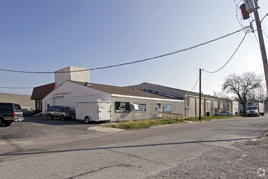 More Photos Of 120-136 Iowa Ave, Belleville Warehouse For Sale