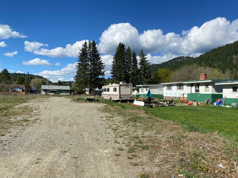 More Photos Of 455 Government St S, Greenwood Hotel For Sale