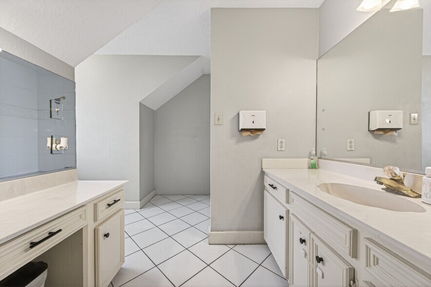 More Photos Of 8911 West Ln, Magnolia Office For Sale