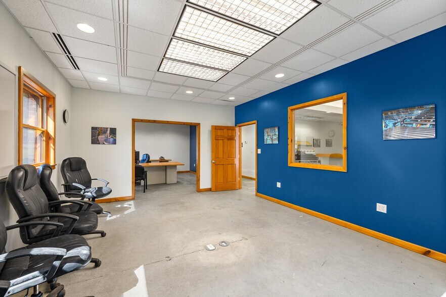 More Photos Of 9505 Emahiser rd, Caledonia Distribution For Sale