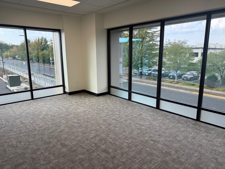 More Photos Of 125 Cap Ct, Eugene Light Distribution For Lease