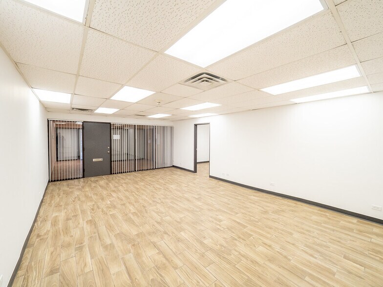 More Photos Of 1043 S York Rd, Bensenville Office Residential For Sale