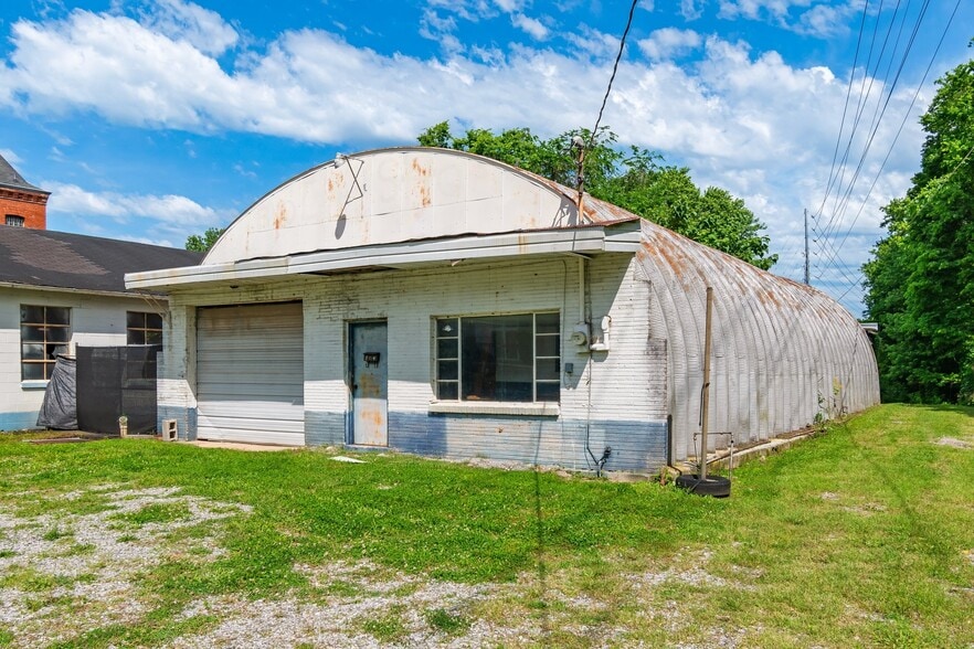 More Photos Of 106 Bridge St, Franklin Flex For Sale