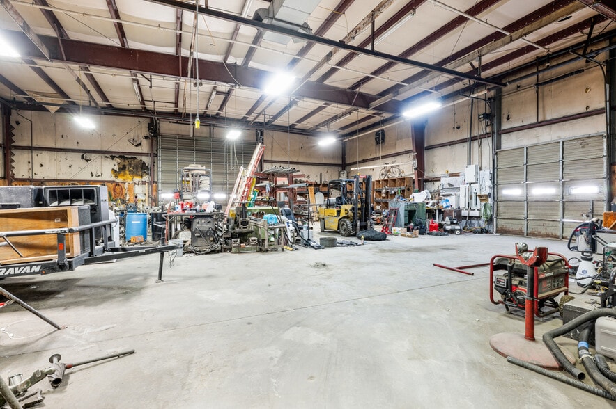 More Photos Of 149 Delaina Dr, Mount Washington Showroom For Sale