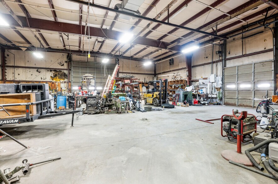 More Photos Of 149 Delaina Dr, Mount Washington Showroom For Sale