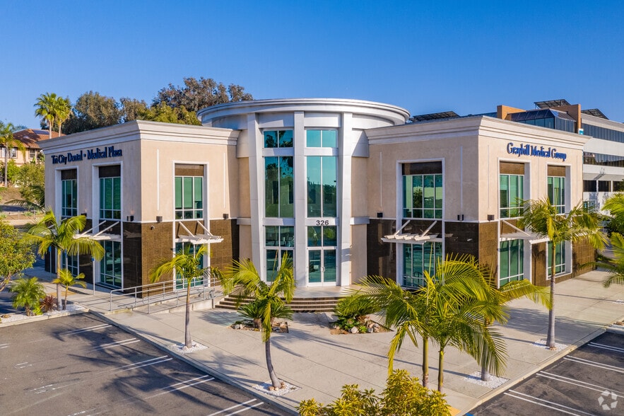 Primary Photo Of 326 S Melrose Dr, Vista Medical For Lease