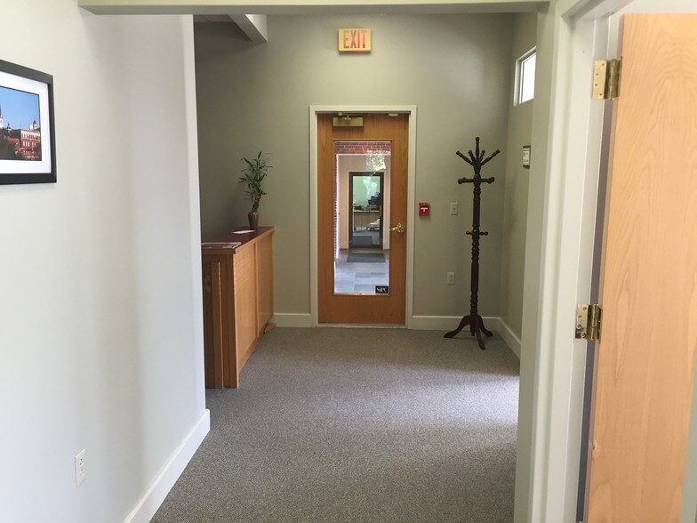 More Photos Of 95 Main St, Auburn Office For Lease