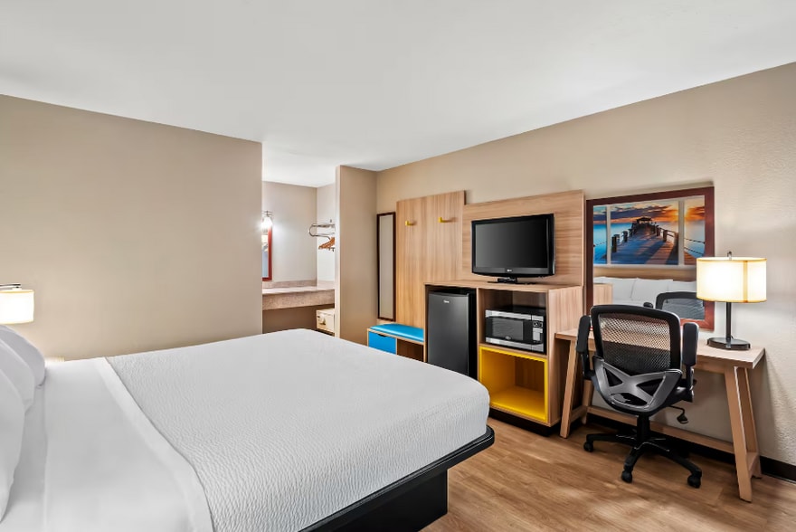 More Photos Of 9897 Main St, Whitmore Lake Hotel For Sale