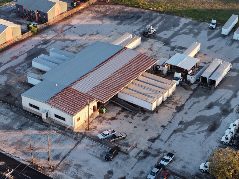 More Photos Of 2026 W Malone Ave, San Antonio Warehouse For Sale