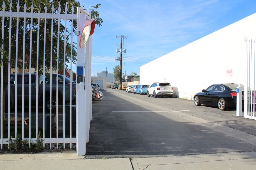 More Photos Of 11693 Sheldon St, Sun Valley Warehouse For Sale