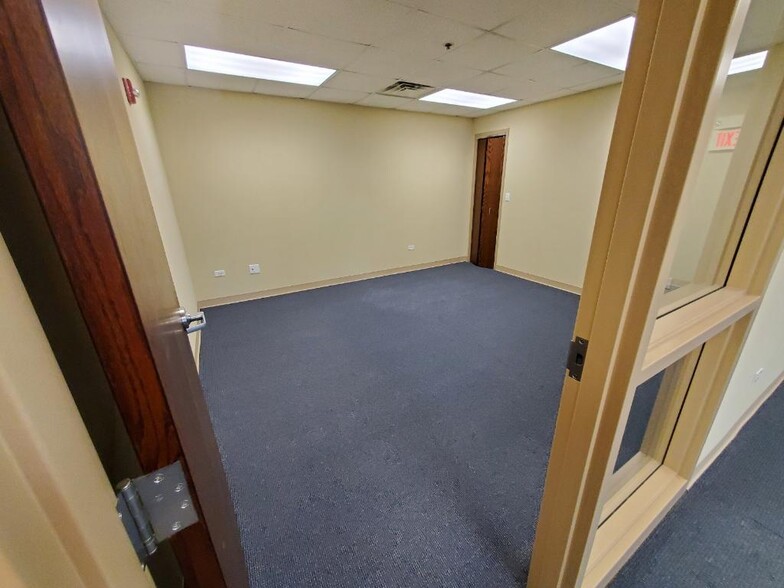 More Photos Of 2600 Beverly Dr, Aurora Light Distribution For Lease