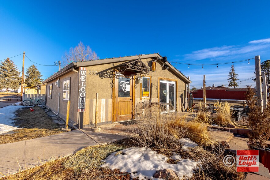 More Photos Of 252 Front St, Monument Freestanding For Sale