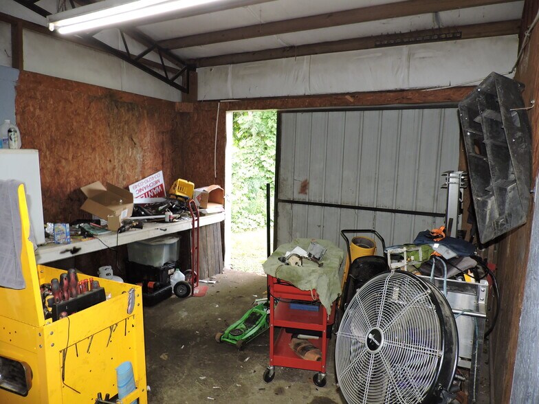 More Photos Of 130 Academy Dr, Greenville Auto Repair For Sale