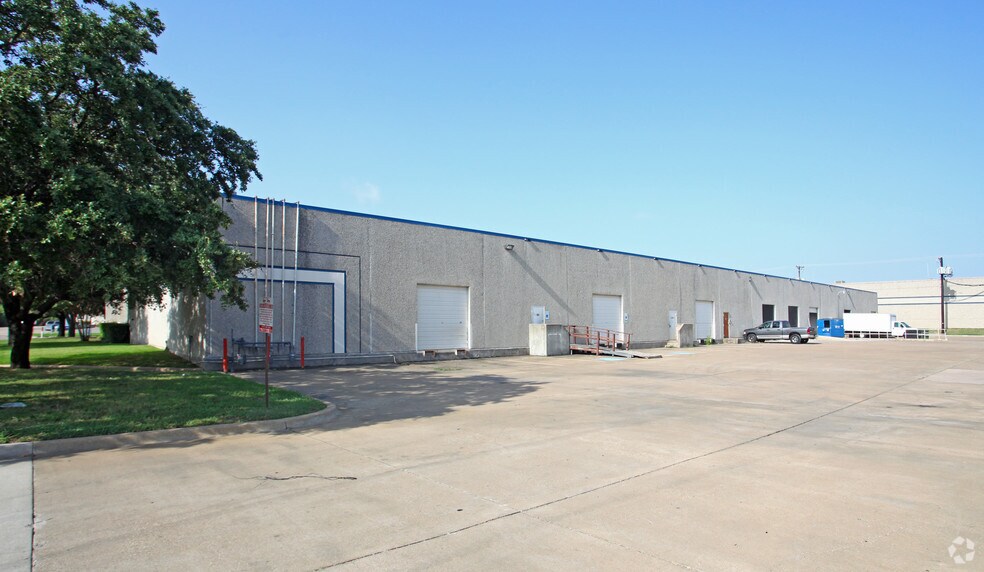 More Photos Of 2001 108th St, Grand Prairie Light Distribution For Lease
