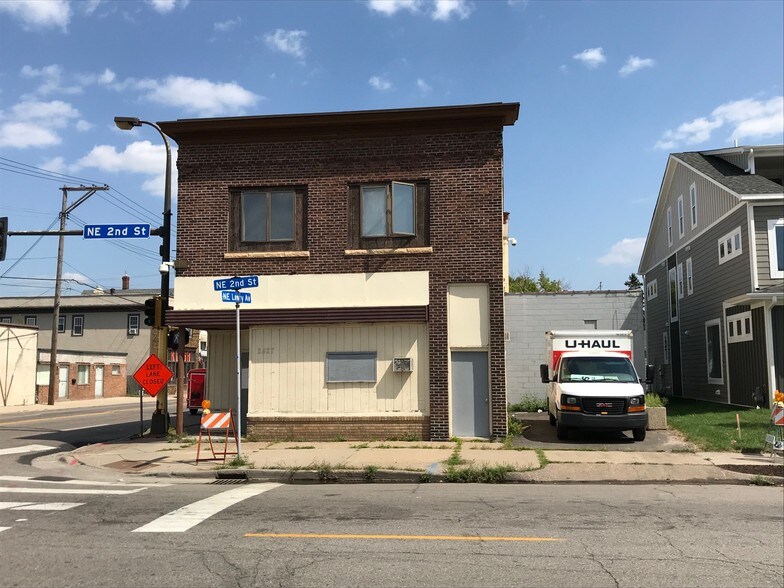 More Photos Of 2427 2nd St NE, Minneapolis General Retail For Sale