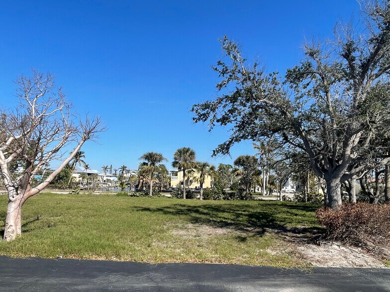 More Photos Of 6061 Estero Blvd, Fort Myers Bank For Sale