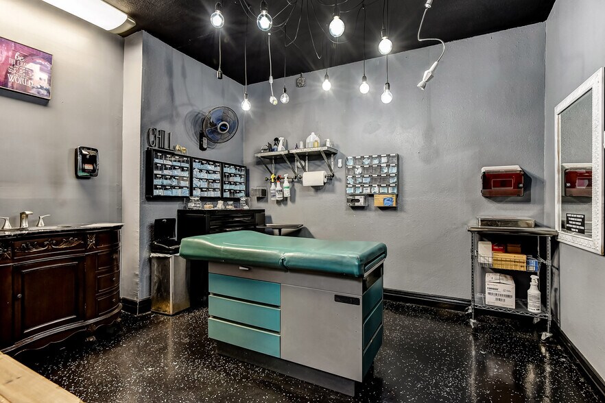 More Photos Of 4006 Texoma Pky, Denison General Retail For Sale