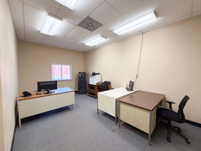 More Photos Of 147 Meriden Rd, Middlefield Garden Center For Sale