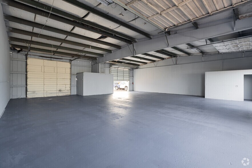More Photos Of 7715-7723 Ellis Rd, West Melbourne Warehouse For Lease