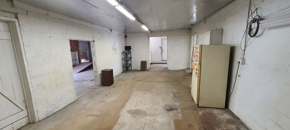 More Photos Of 1814 E Broadway Ave, Maryville Warehouse For Lease
