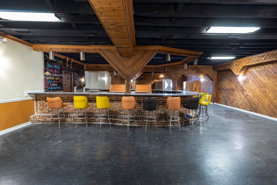 More Photos Of 644 King St, Cocoa Restaurant For Sale