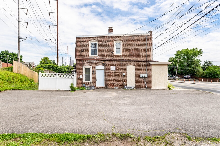More Photos Of 8517 Lansdowne Ave, Upper Darby Township Storefront Retail Residential For Sale