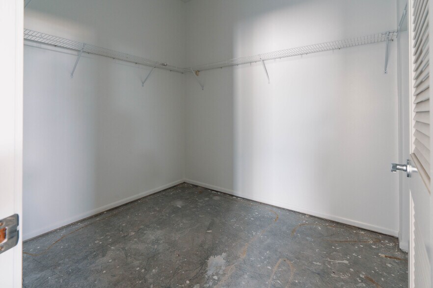 More Photos Of 1709 Kalani St, Honolulu Freestanding For Lease