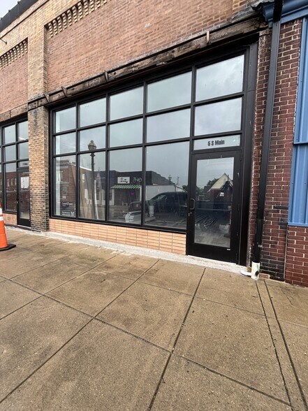 More Photos Of 3-9 S Main St, Jeffersonville Storefront Retail Office For Lease