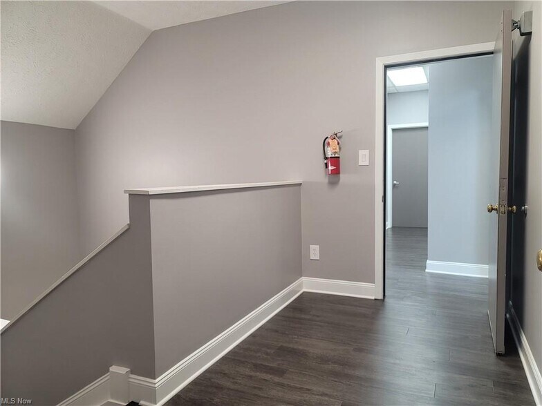 More Photos Of 15000 Madison Ave, Lakewood Office Residential For Lease