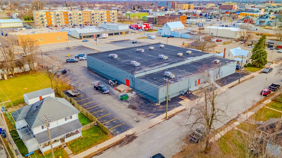 More Photos Of 915 N Washington St, Kokomo Freestanding For Sale