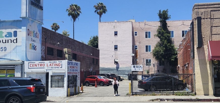 More Photos Of 3617-3623 W 3rd St, Los Angeles Storefront For Lease