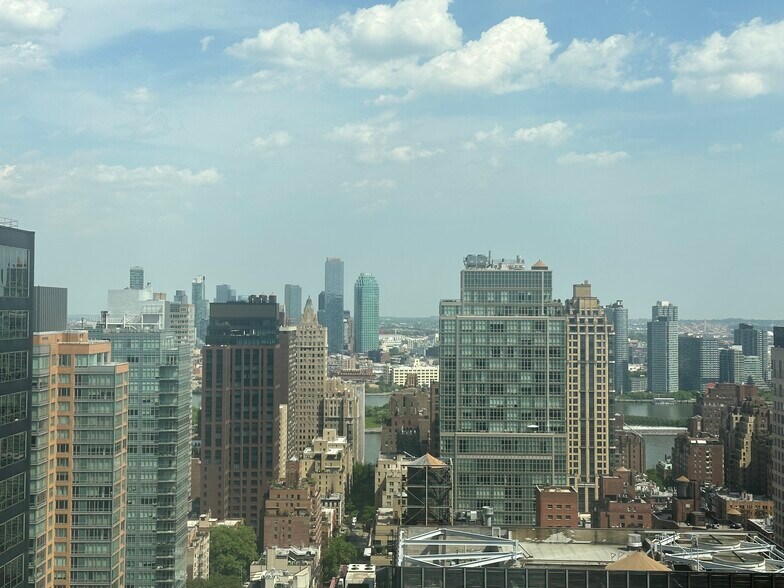 More Photos Of 150 E 52nd St, New York Office For Lease