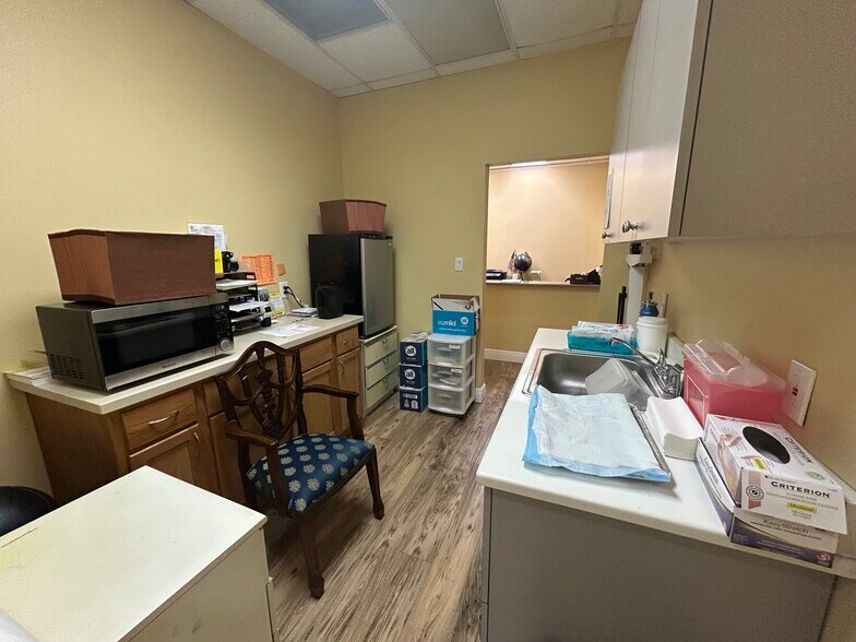 More Photos Of 3226-3230 W Kennedy Blvd, Tampa Storefront Retail Office For Sale