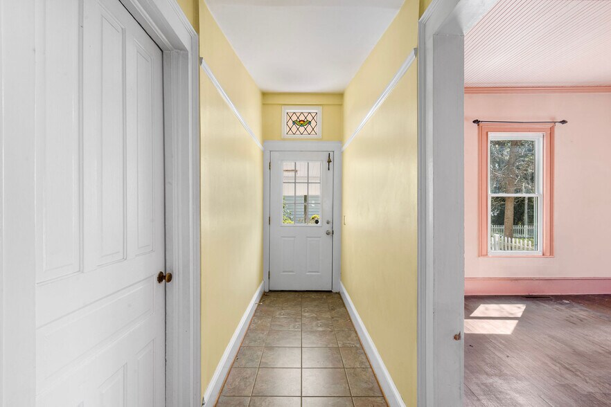 More Photos Of 101 S Main St, Wendell Office Residential For Lease