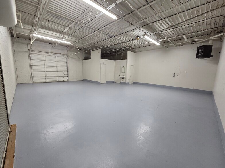 More Photos Of 9714-9748 E 55th Pl, Tulsa Light Manufacturing For Lease