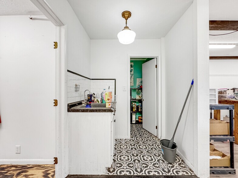 More Photos Of 401 Wooster St, Lodi Office Residential For Sale