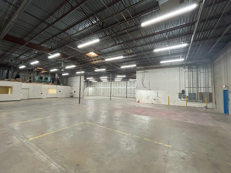 More Photos Of 1640 Sands Pl Se, Marietta Distribution For Lease