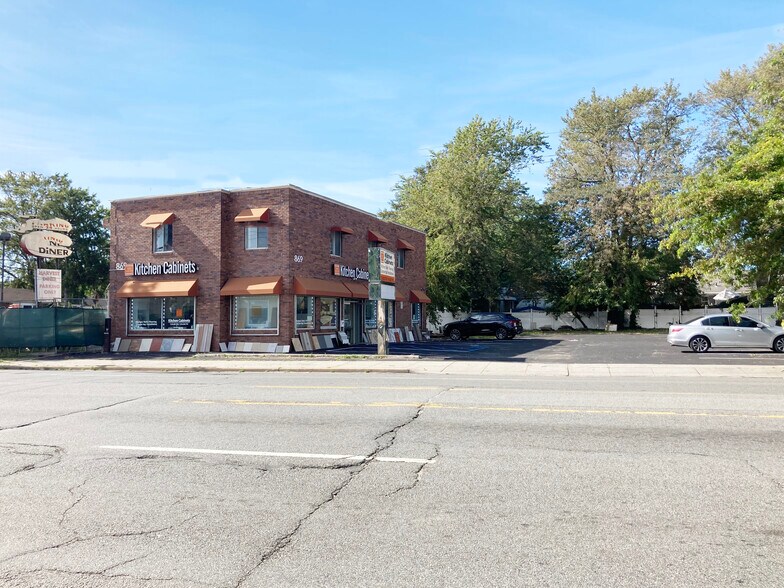 More Photos Of 869 Old Country Rd, Westbury Storefront Retail Office For Lease