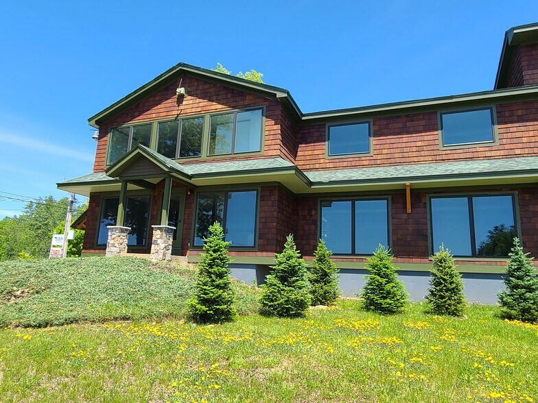 More Photos Of 12 Southmayd St, Campton Freestanding For Sale