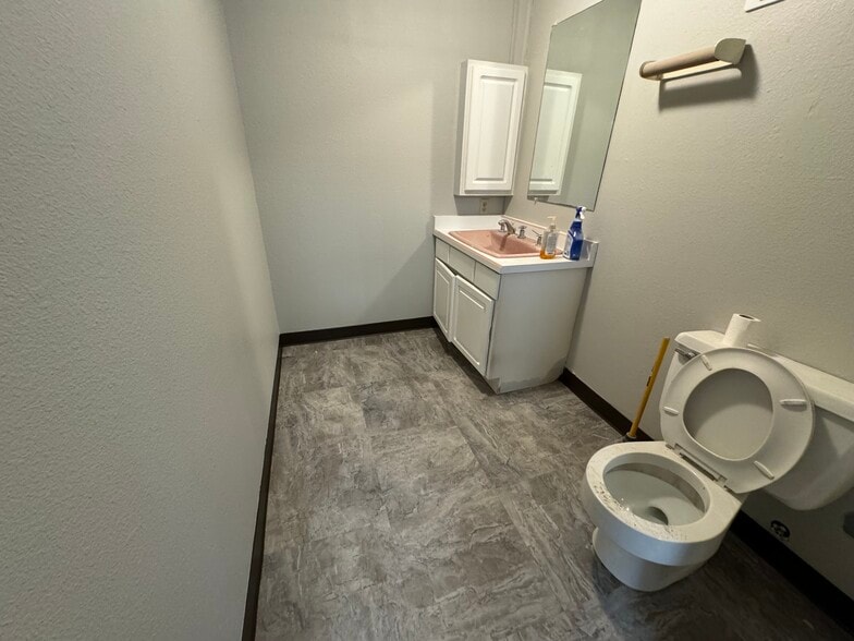 More Photos Of 2458 I 70 Business Loop, Grand Junction Service For Lease