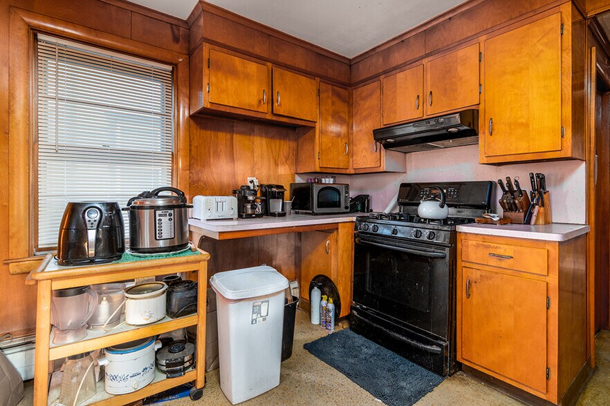 More Photos Of 388 Child St, Warren Freestanding For Sale