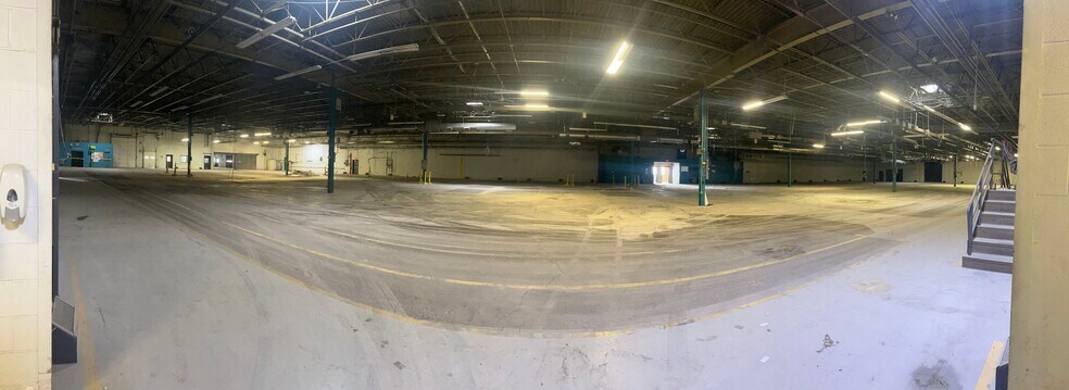 More Photos Of 4200 W Harry St, Wichita Warehouse For Lease