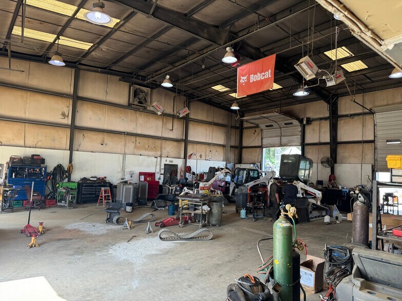 More Photos Of 2006 Delk Industrial Blvd SE, Marietta Warehouse For Lease
