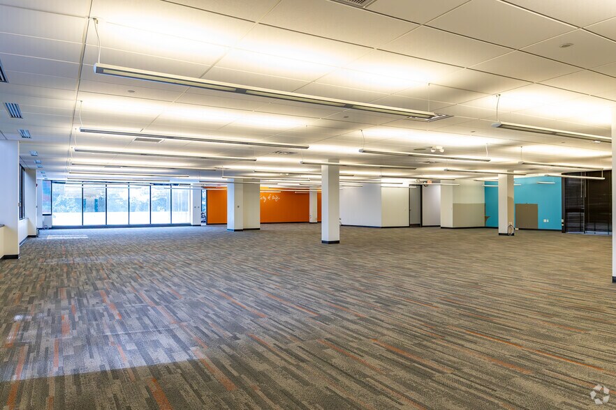 More Photos Of 100 E Campus View Blvd, Columbus Office For Lease