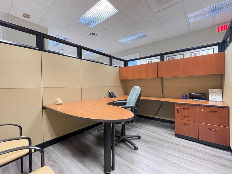 More Photos Of 300 E University Ave, Gainesville Office Residential For Sale