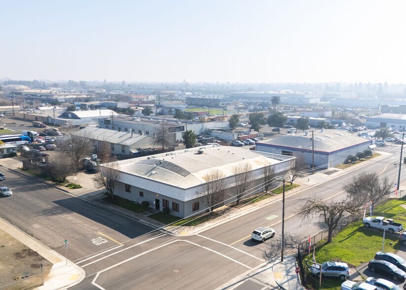 More Photos Of 1460 W 18th St, Merced Office For Sale